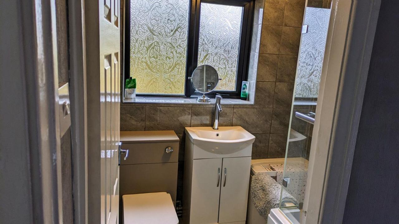 Summerhill, Wrexham - Key Worker Friendly Bagian luar foto